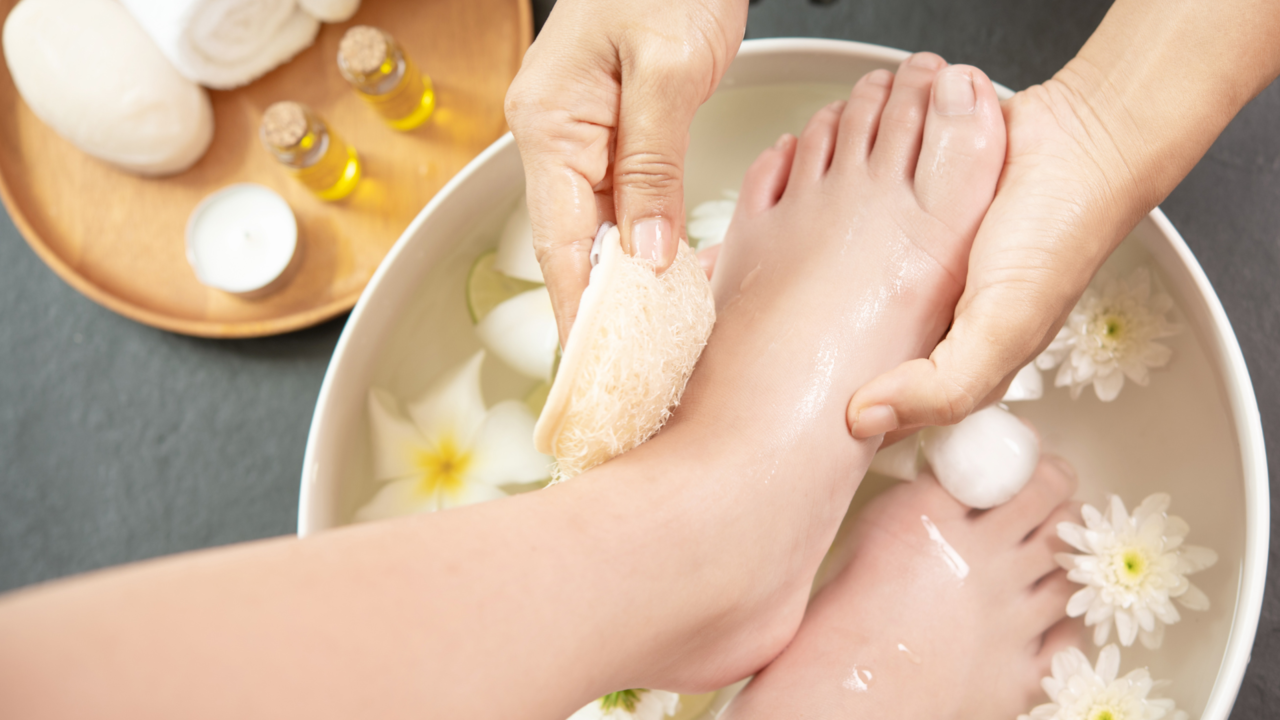 5 easy steps to do a DIY pedicure at home with simple kitchen ingredients