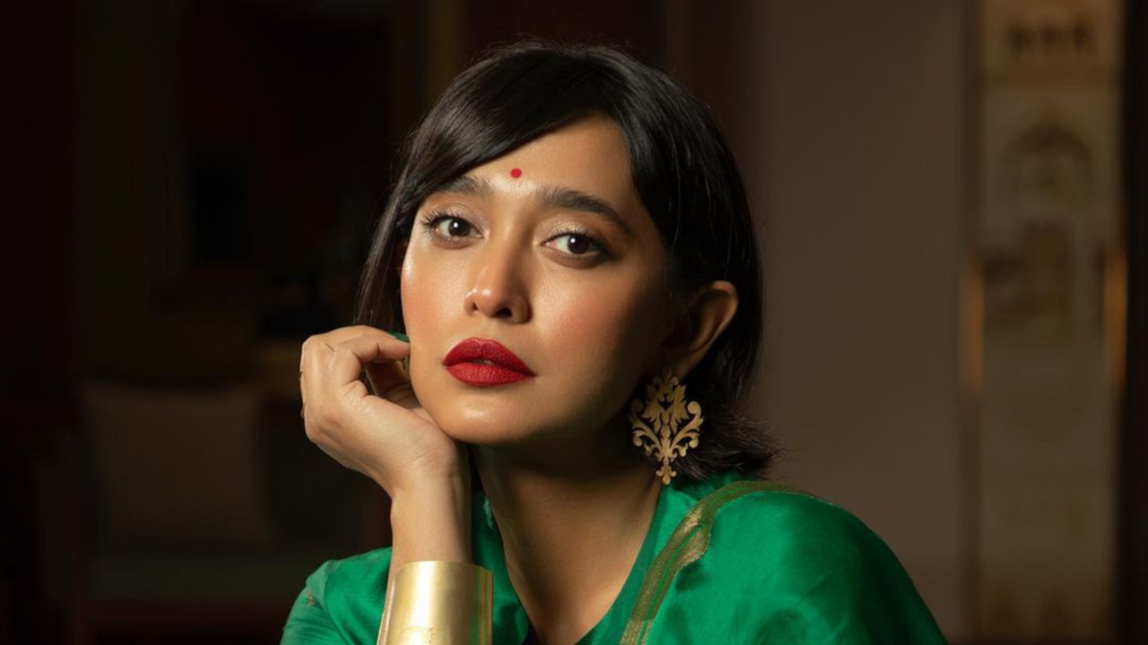 Get the perfect no-makeup makeup look with Sayani Gupta's time-saving trick - WATCH Get the perfect no-makeup makeup look with Sayani Gupta's time-saving trick - WATCH