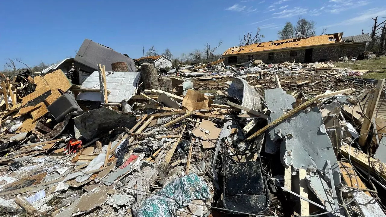 Tornado in Mississippi leaves 25 people dead, dozens injured and ...