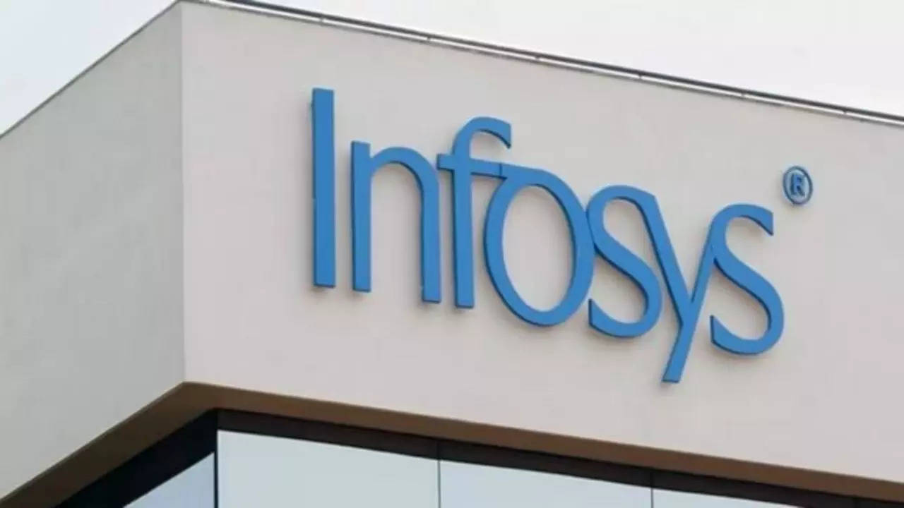 Infosys share price close to 52week low; should you buy? Check target