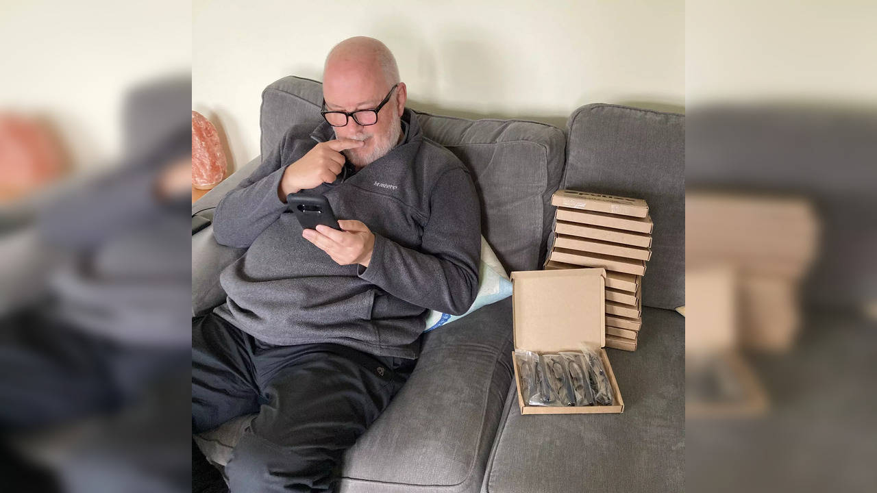 Man accidentally buys 60 pairs of reading glasses