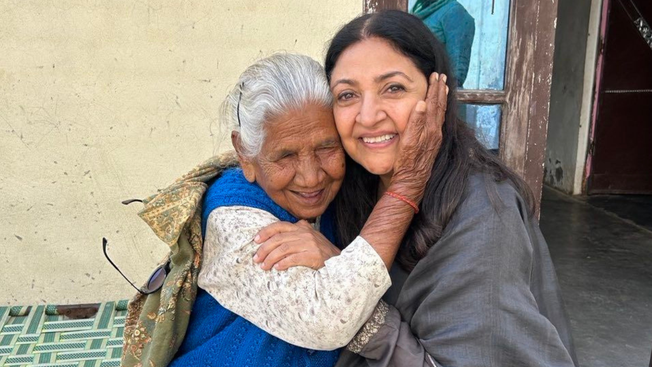 Deepti Naval Meets Old Relative She'd Been Searching For In Obscure Punjab Village. Calls It a 'Blessing'