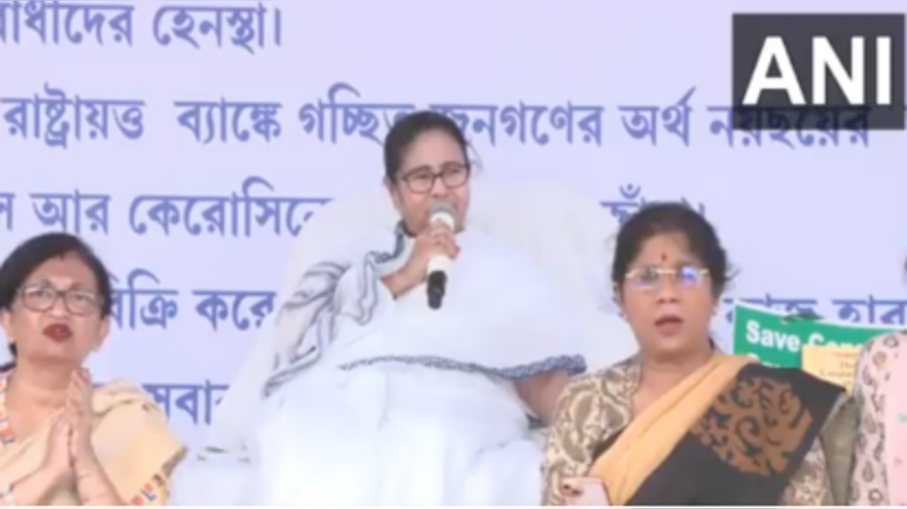 Mamata Banerjee Sings Rabindra Sangeet Amid Sit-In Against Centre ...