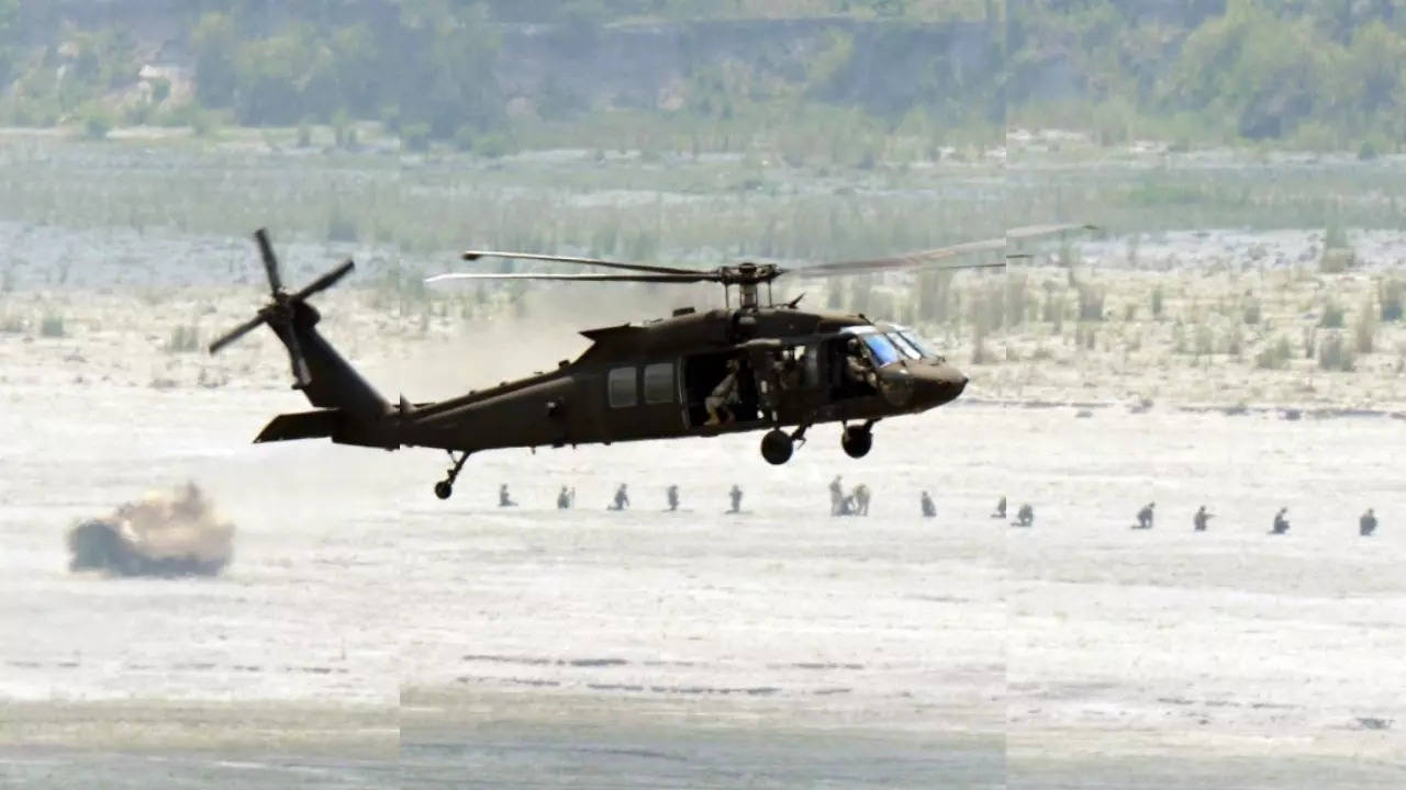 A US Army UH-60 Black Hawk helicopter