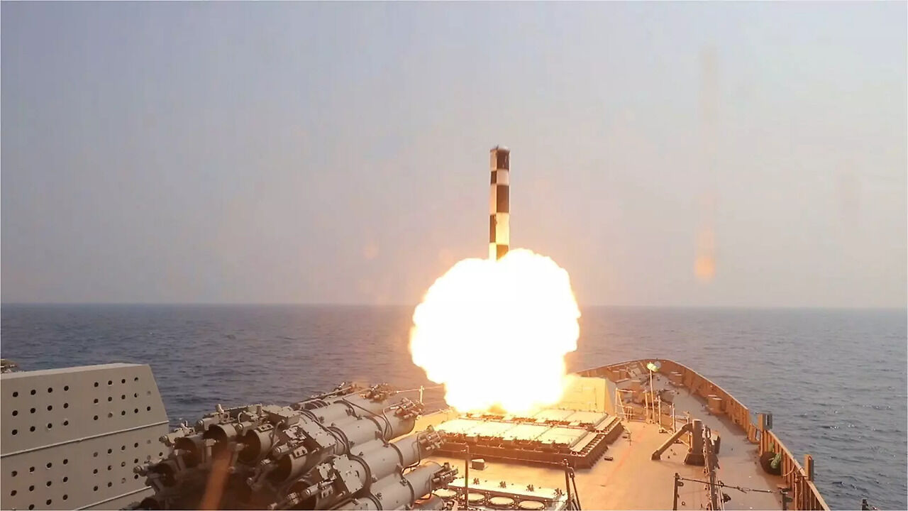 Ministry of Defence signs contracts worth Rs 36,000 crore for acquisition of various defence equipment - Vimarsana News
