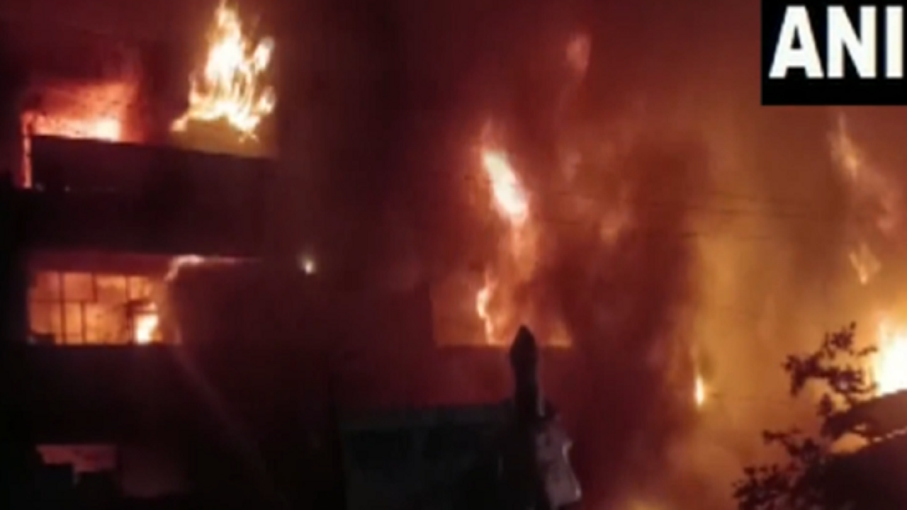 Massive Fire Breaks Out In AR Tower In Kanpur