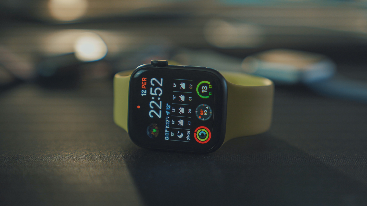 Smartwatch apps use cases in healthcare: key insights for healthcare  providers