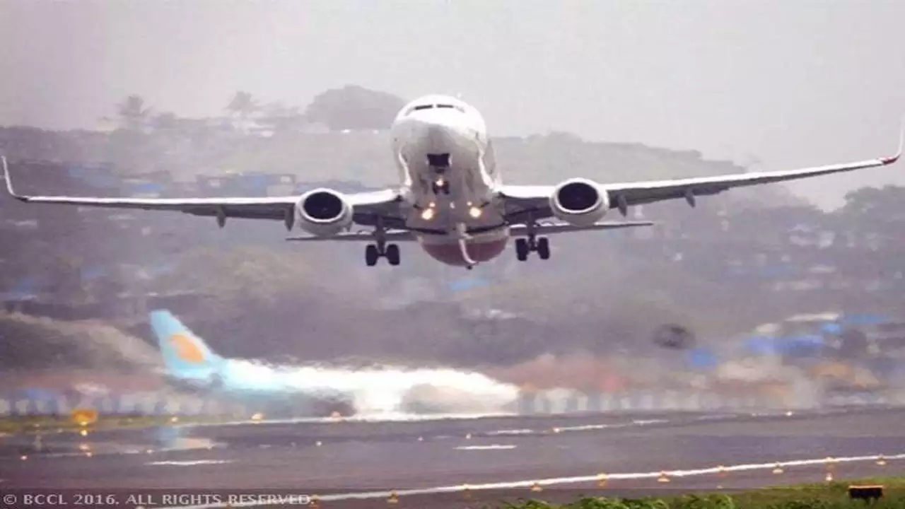 Jet fuel prices cut by 9 pc in Delhi| Will flight tickets be cheaper during holidays?