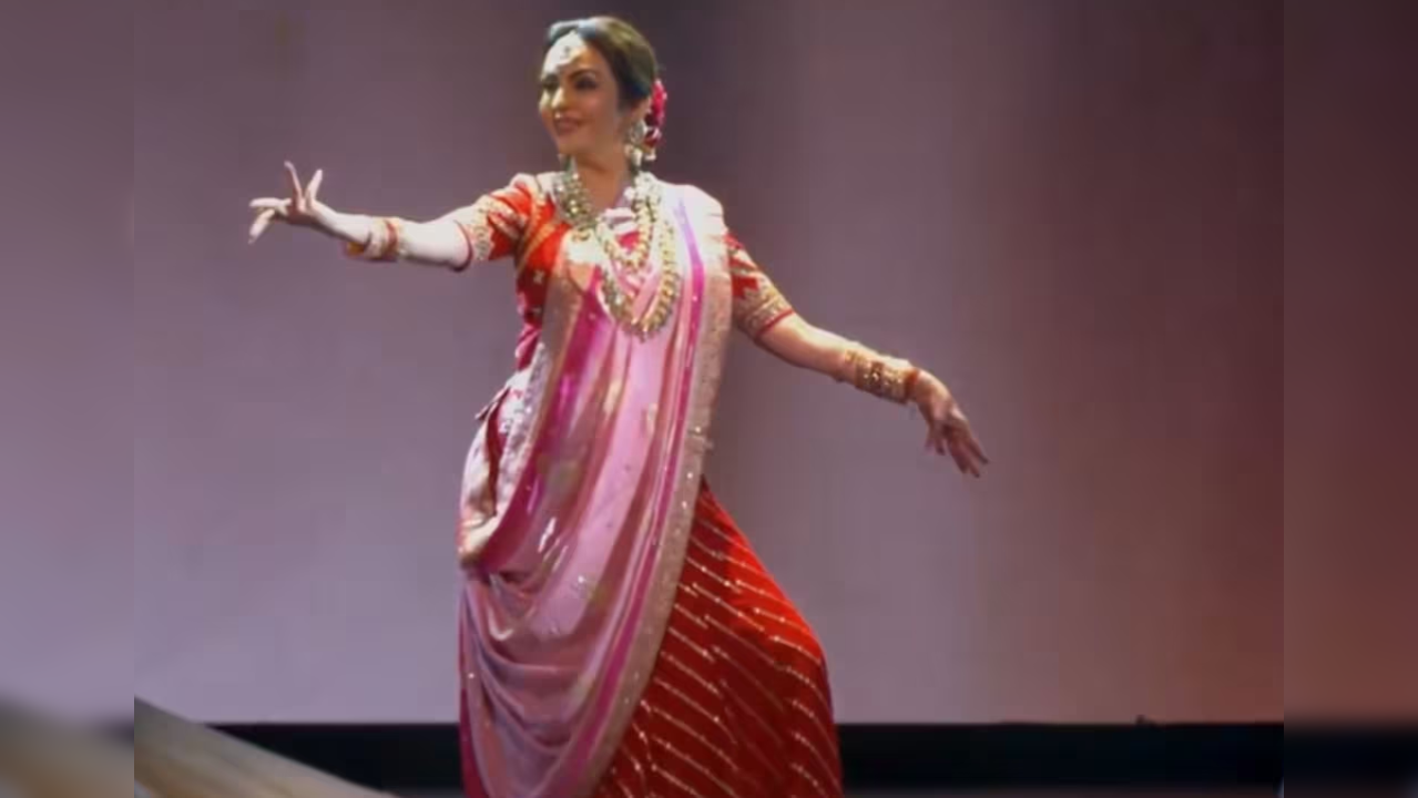 WATCH! Nita Ambani dances to 'Raghupati Raghav Raja Ram' at NMACC Gala in Mumbai