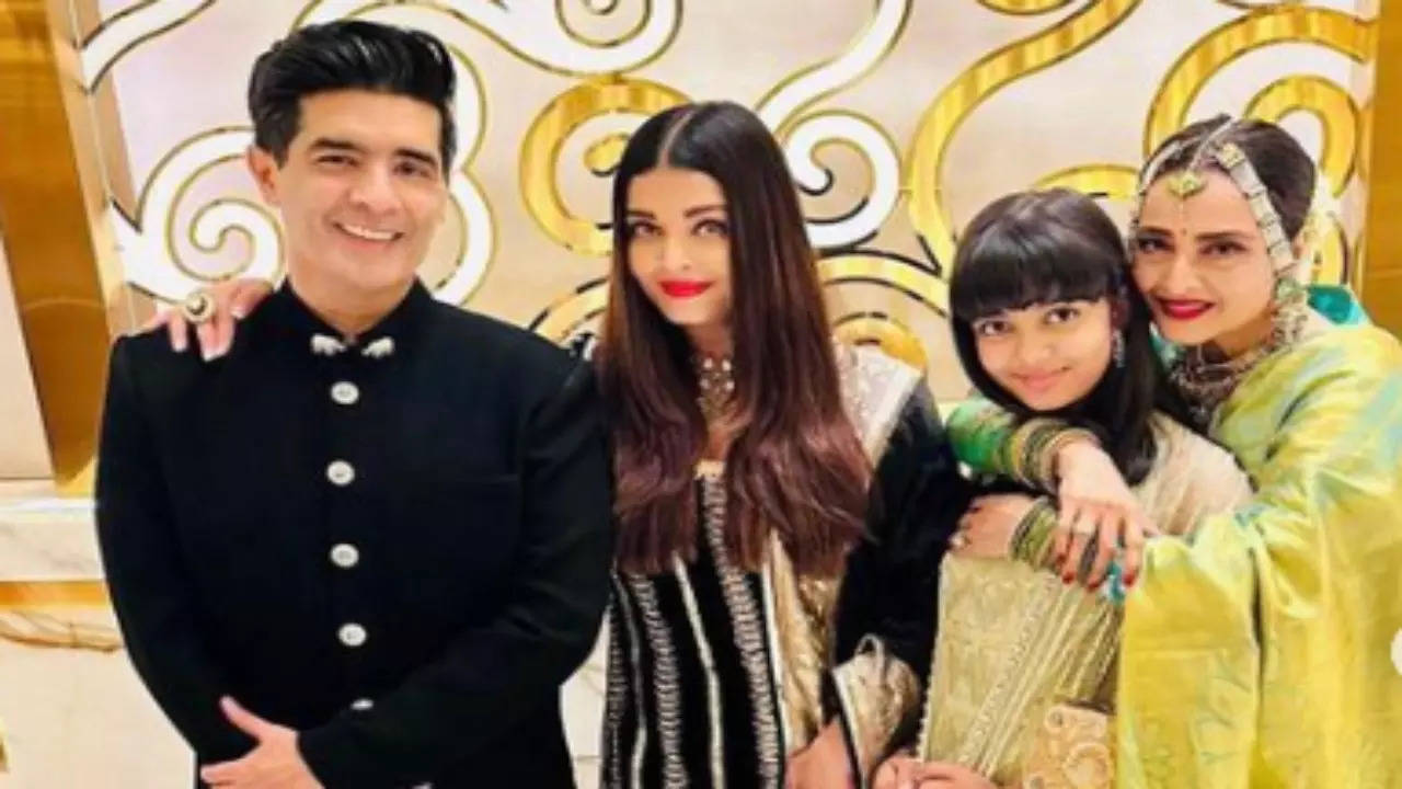 Aishwarya Rai Bachchan with Rekha and Aaradhya