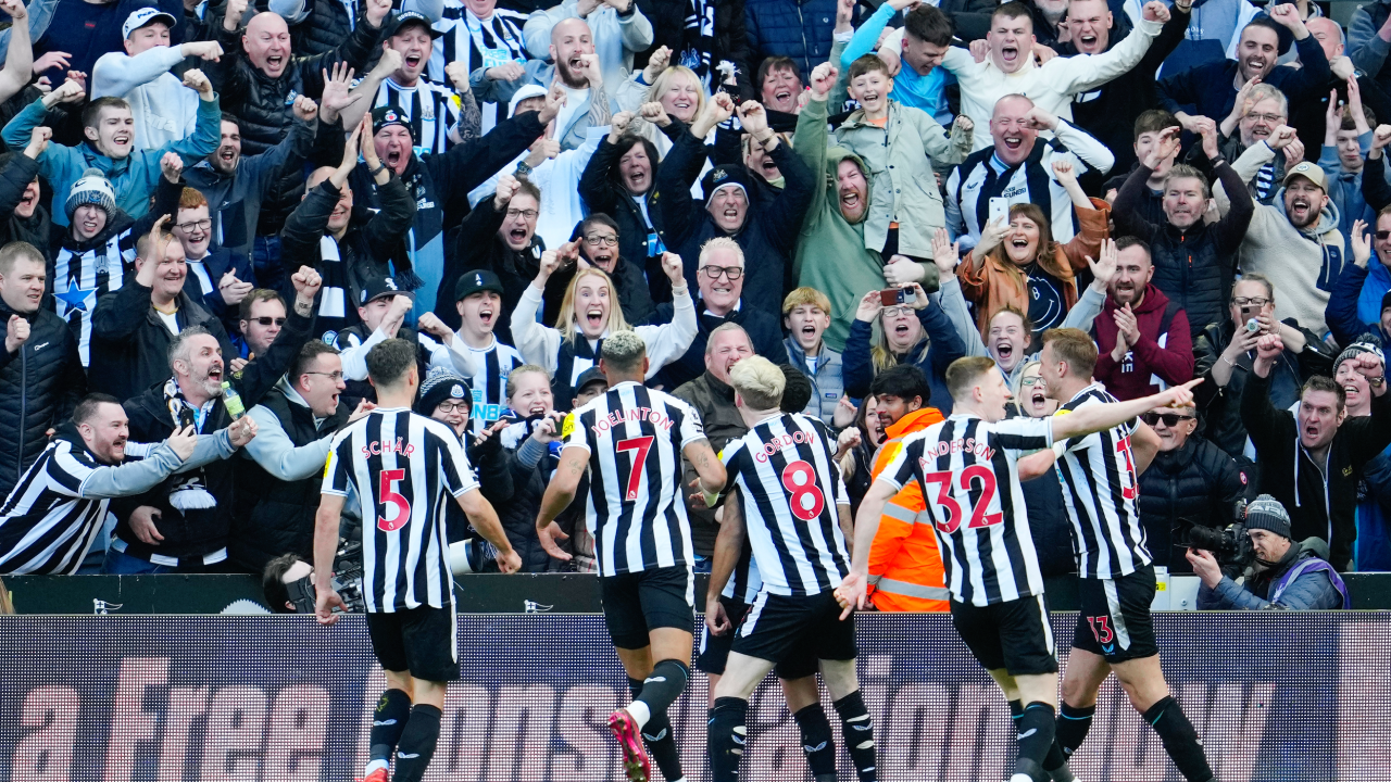 Newcastle United vs Man ud AP