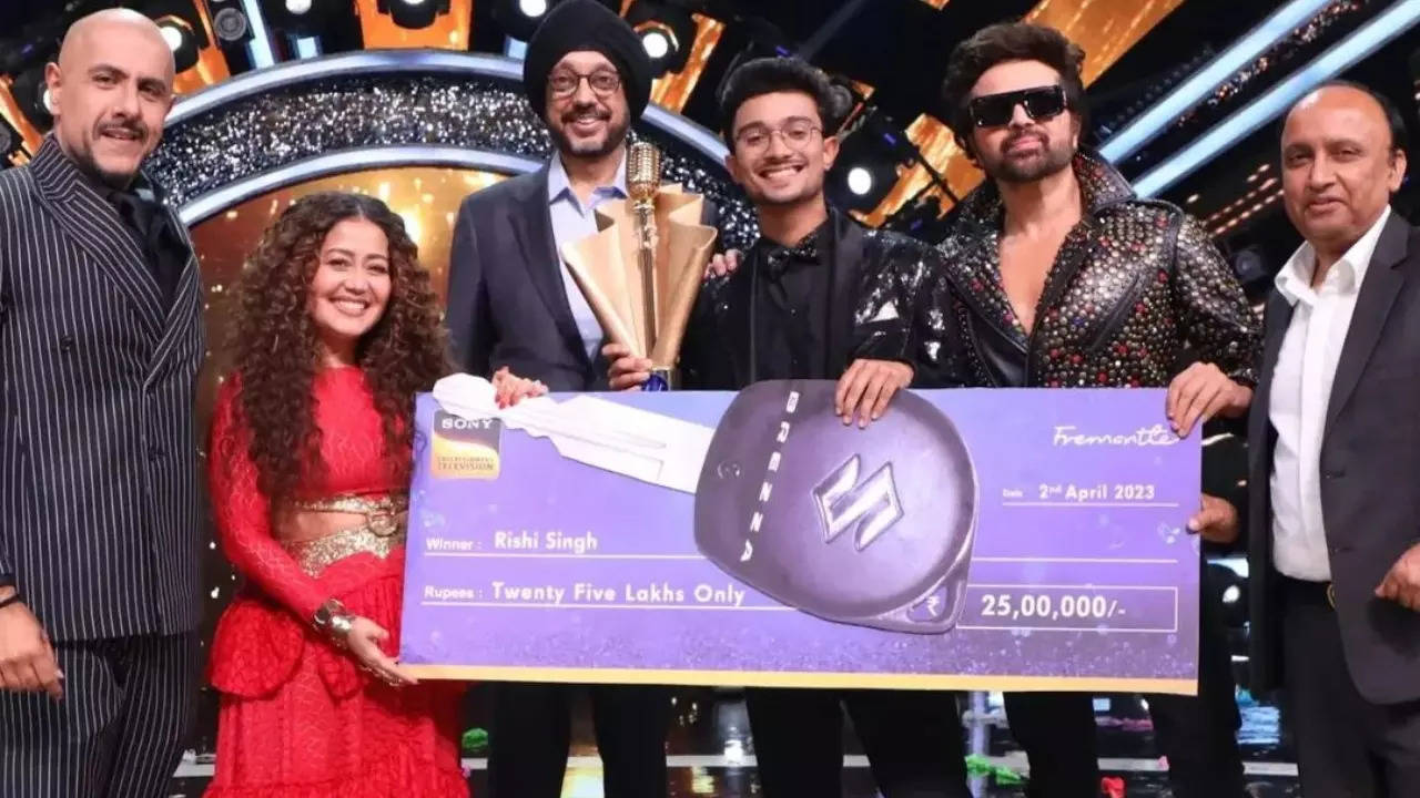 Indian Idol 13 Ayodhya's Rishi Singh Bags Winner's Trophy, Takes Rs 25