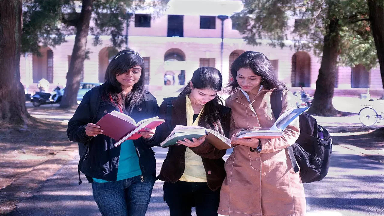 IIM Ahmedabad holds 58th convocation, 597 students graduate