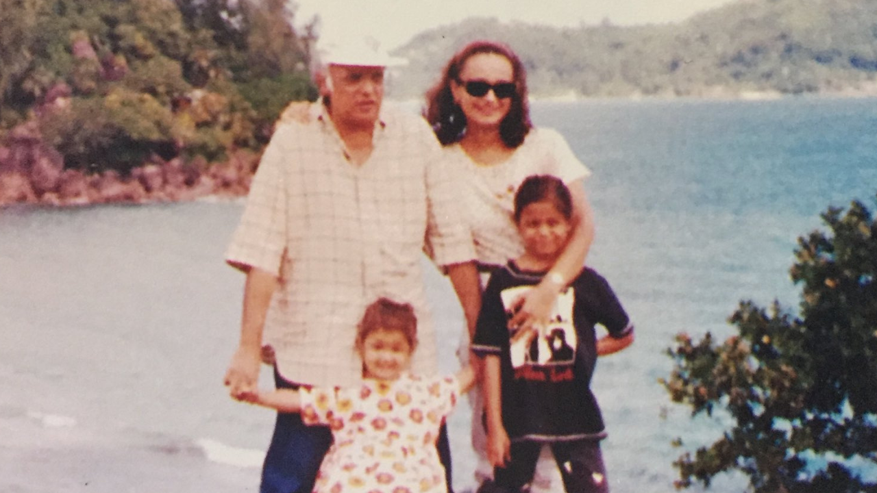 Soni Razdan, Shaheen Bhatt, Alia Bhatt, Mahesh Bhatt (From L to R)