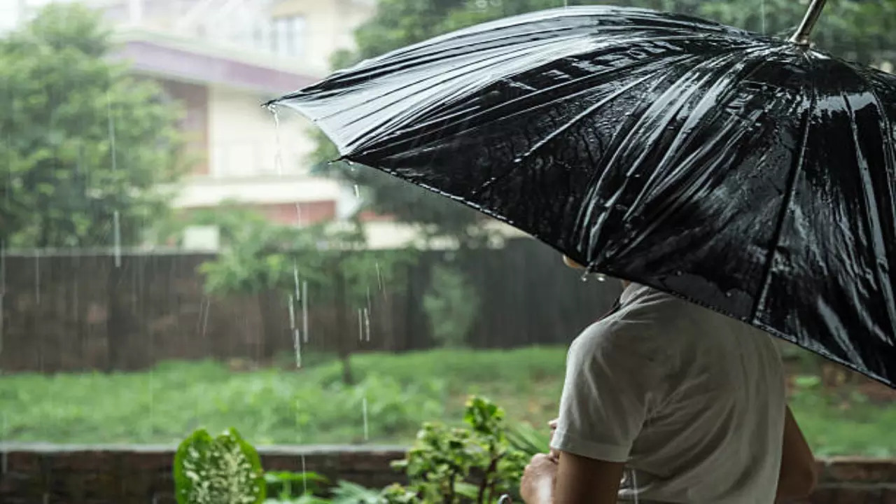 bengaluru to see one or two spells of rain with thundershower today