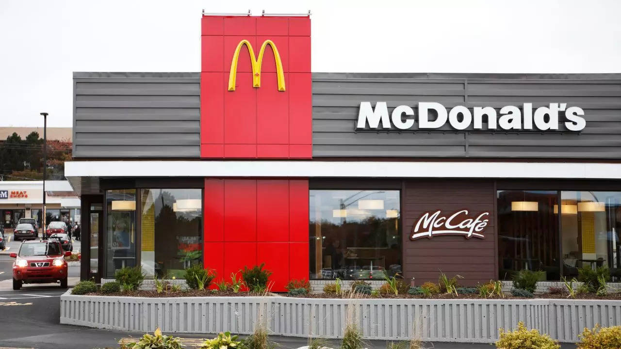 McDonald's to begin layoff this week Burger chain says it is closing