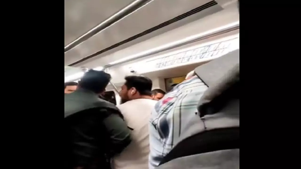 Delhi Metro Fight Video