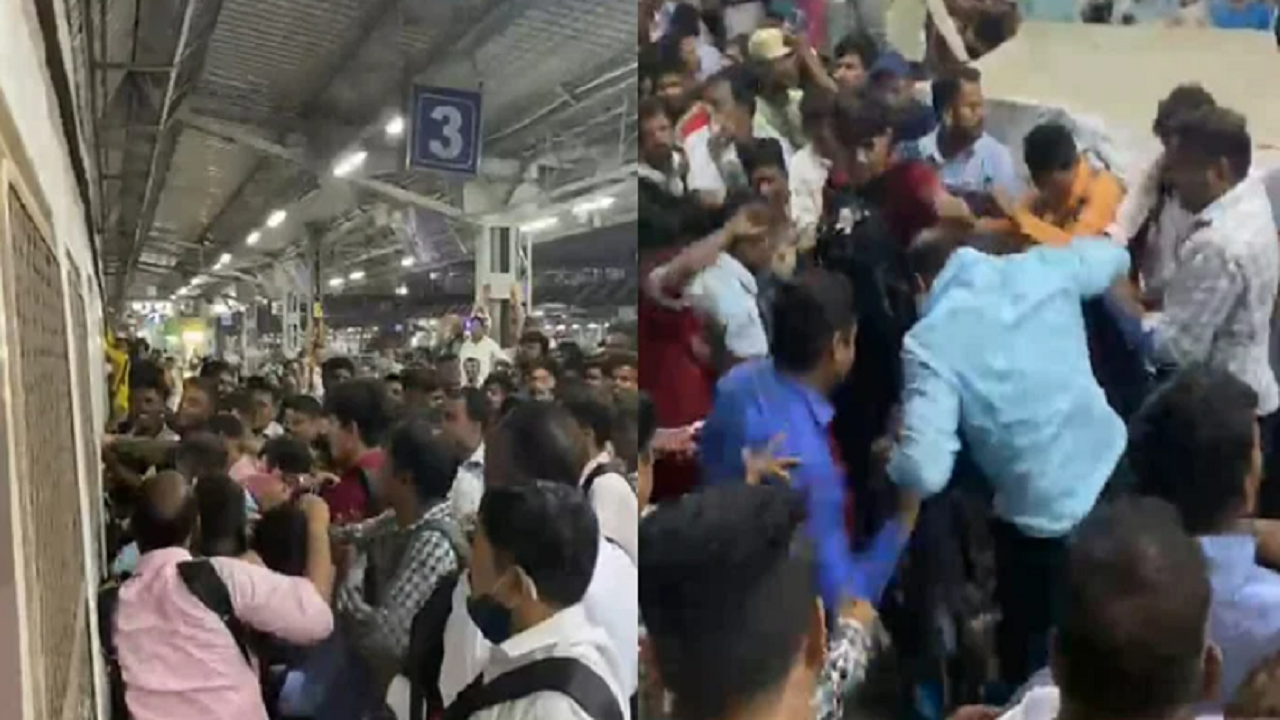 Angry Crowd Thrashes Two Men For Blocking Entrance Of Mumbai Local Train At Diva station