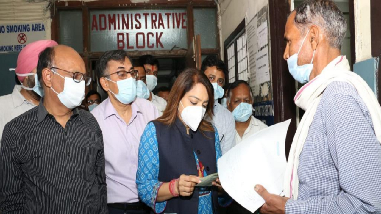 Delhi Mayor Shelly Oberoi visited the MCD-run Hindu Rao Hospital