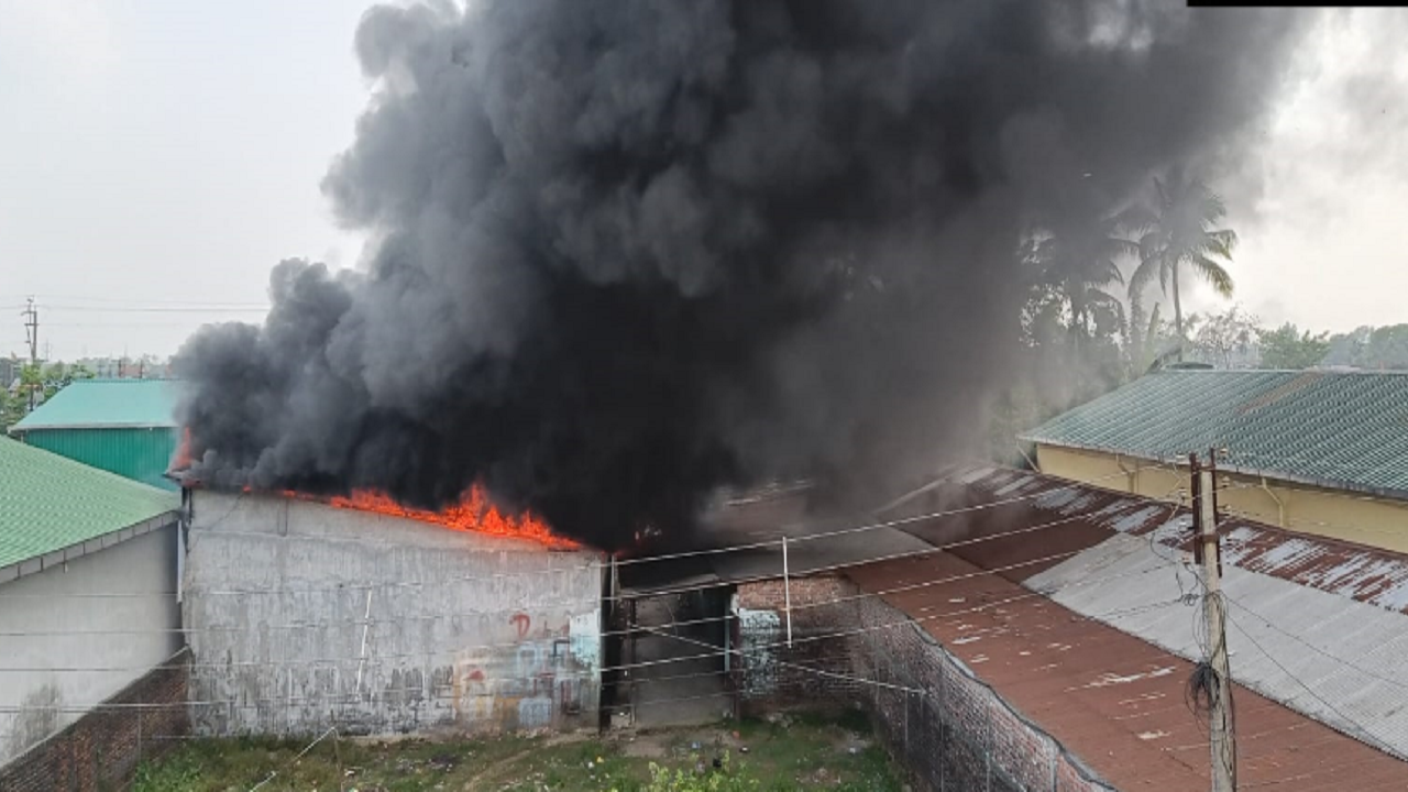 Massive fire breaks out in chemical factory at Siliguri Bholanath para