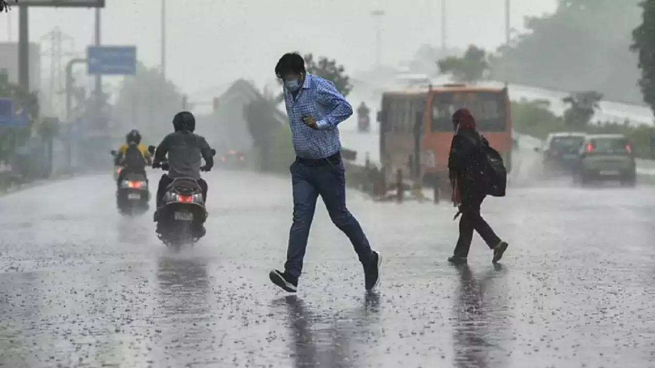 Partly cloudy skies, light rain predicted for Delhi