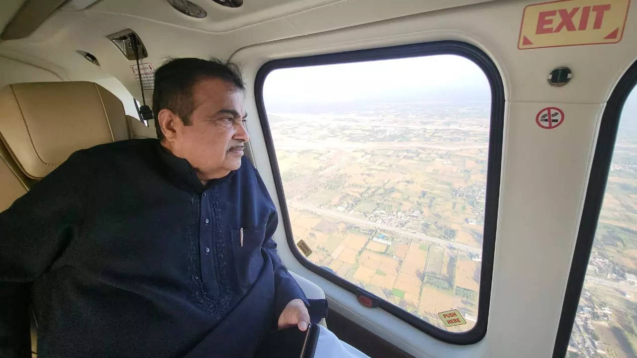 Nitin Gadkari reviews delhi-Dehradun Expressway work