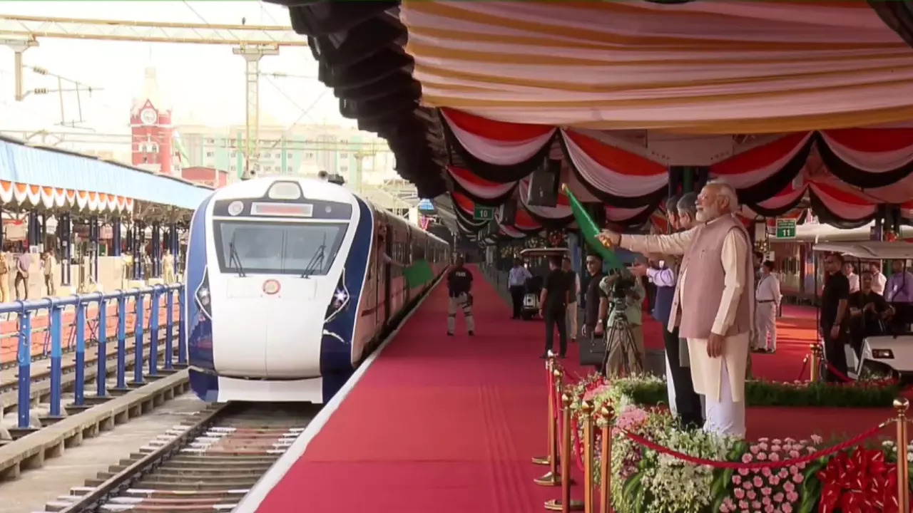 PM Modi launching Chennai-Coimbatore Vande Bharat.