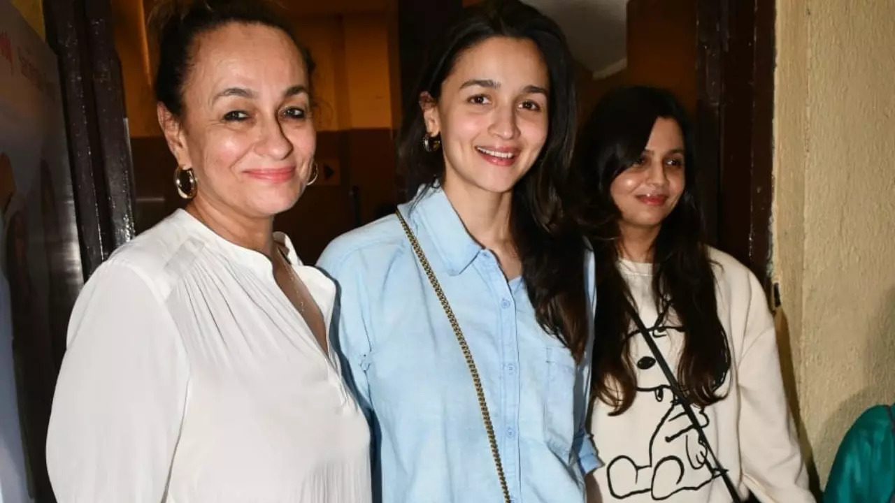 Alia Bhatt with Soni and Shaheen