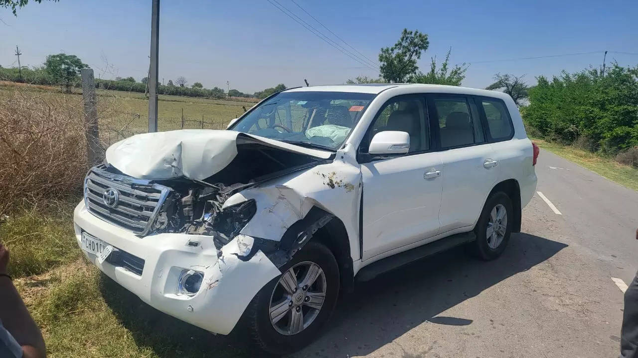 Bhupinder Hooda's car meets with accident