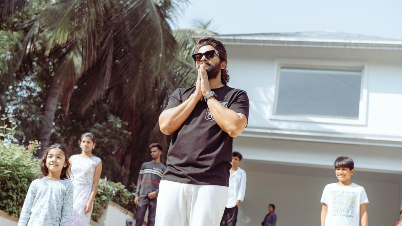 Allu Arjun Thanks Sea Of Fans Waiting Outside His Residence On Birthday