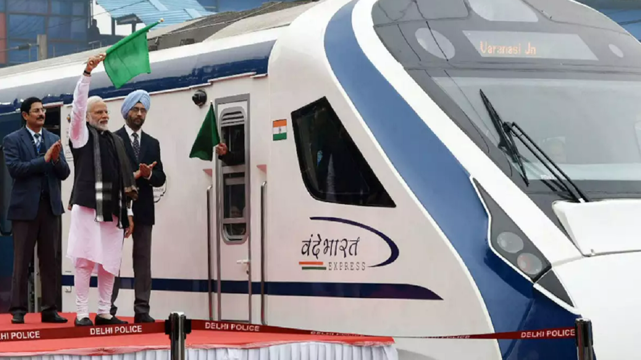 PM Modi Elated As Vande Bharat Express Gets Welcomed With Flower Shower (File Photo)