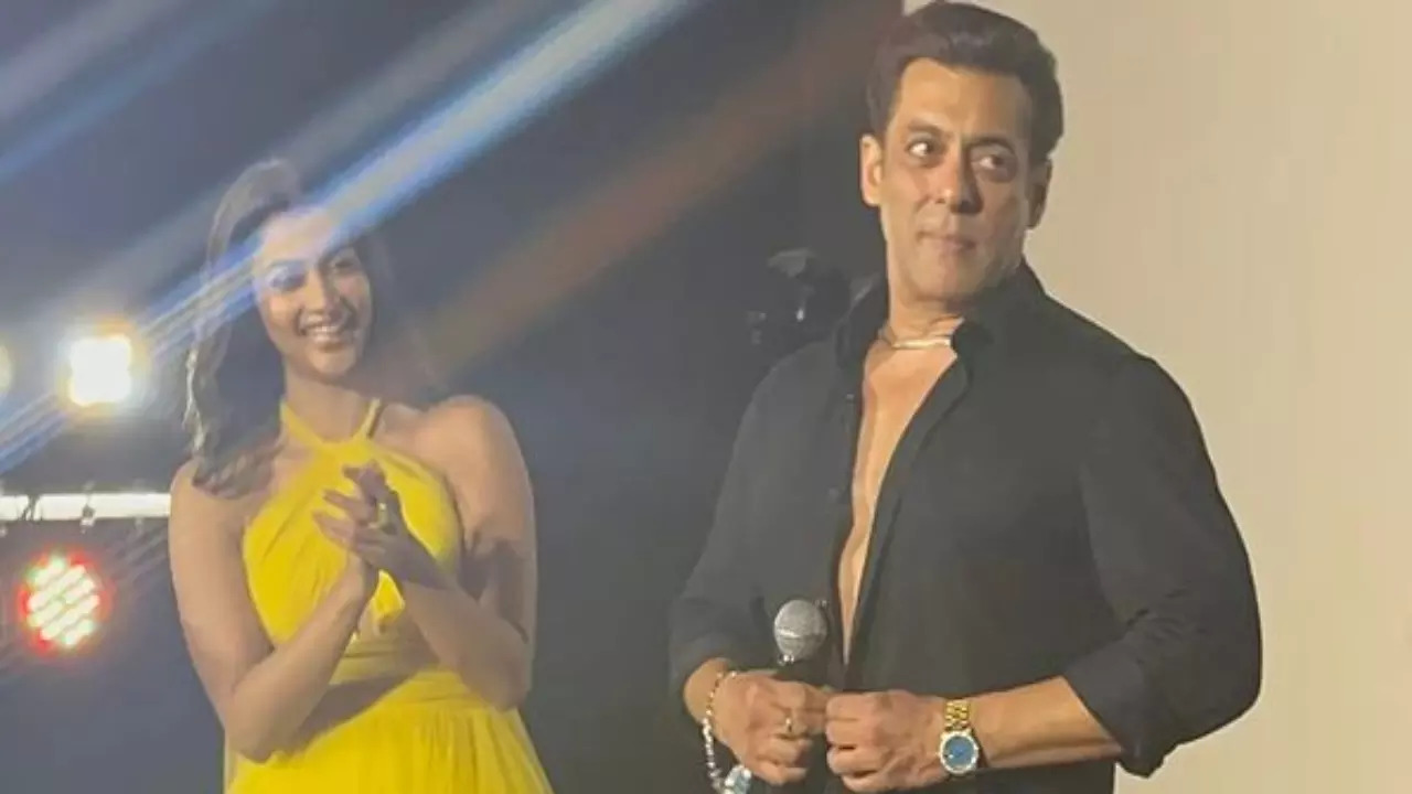 Salman Khan Sends Crowd In A Tizzy As He Unbuttons Shirt At Kisi Ka Bhai Kisi Ki Jaan Trailer Launch. Watch