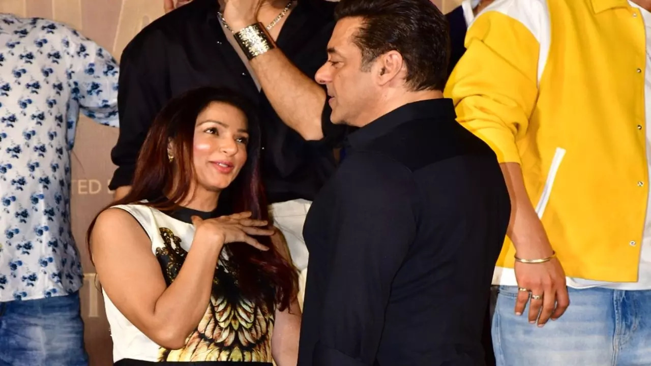 Tere Naam Reunion At Kisi Ka Bhai Kisi Ki Jaan Trailer Launch! Salman Khan, Bhumika Chawla's Fans Get Emotional