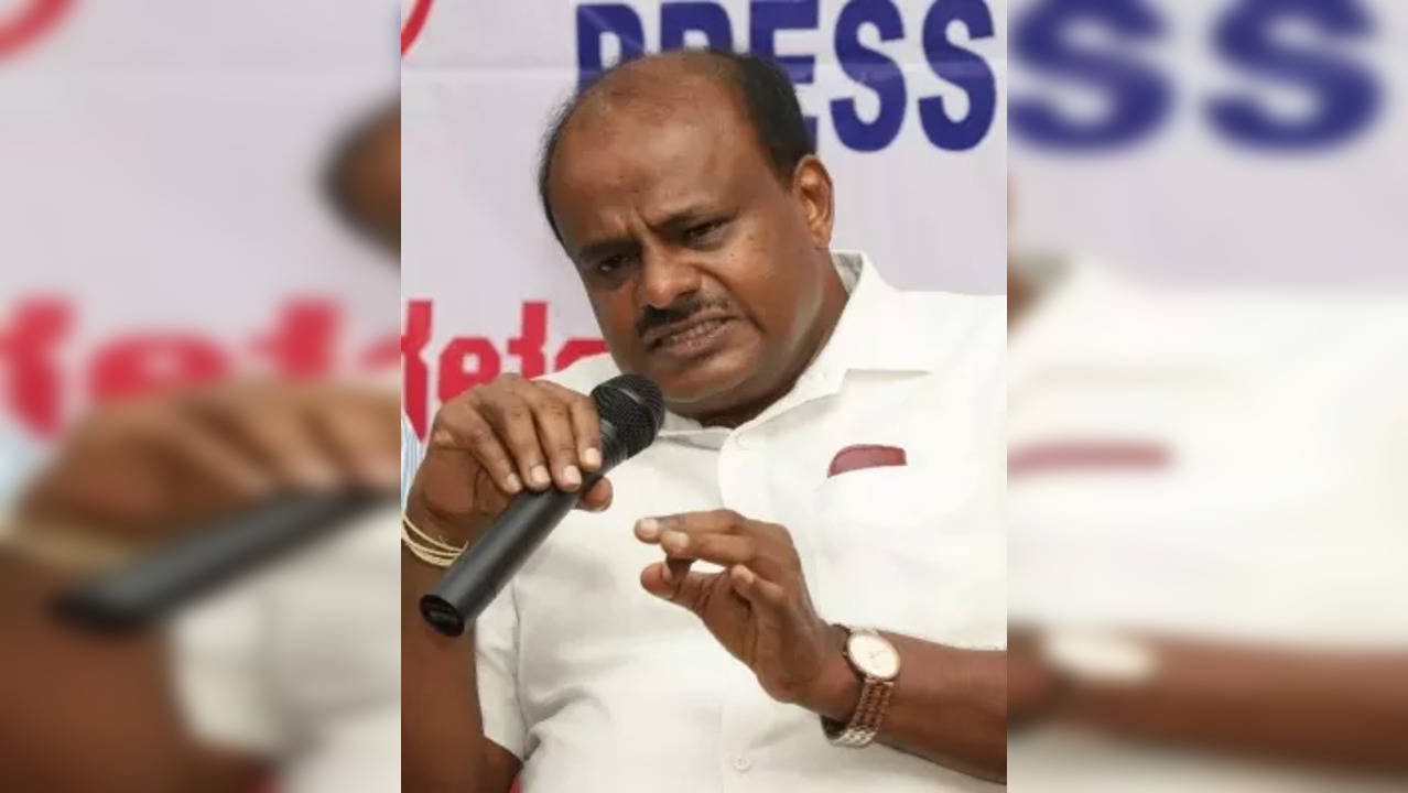 Bengaluru: Former Karnataka Chief Minister and JD-S leader H. D. Kumaraswamy addresses during 'Meet the Press' programme in Bengaluru on Nov 2, 2019. (Photo: IANS)