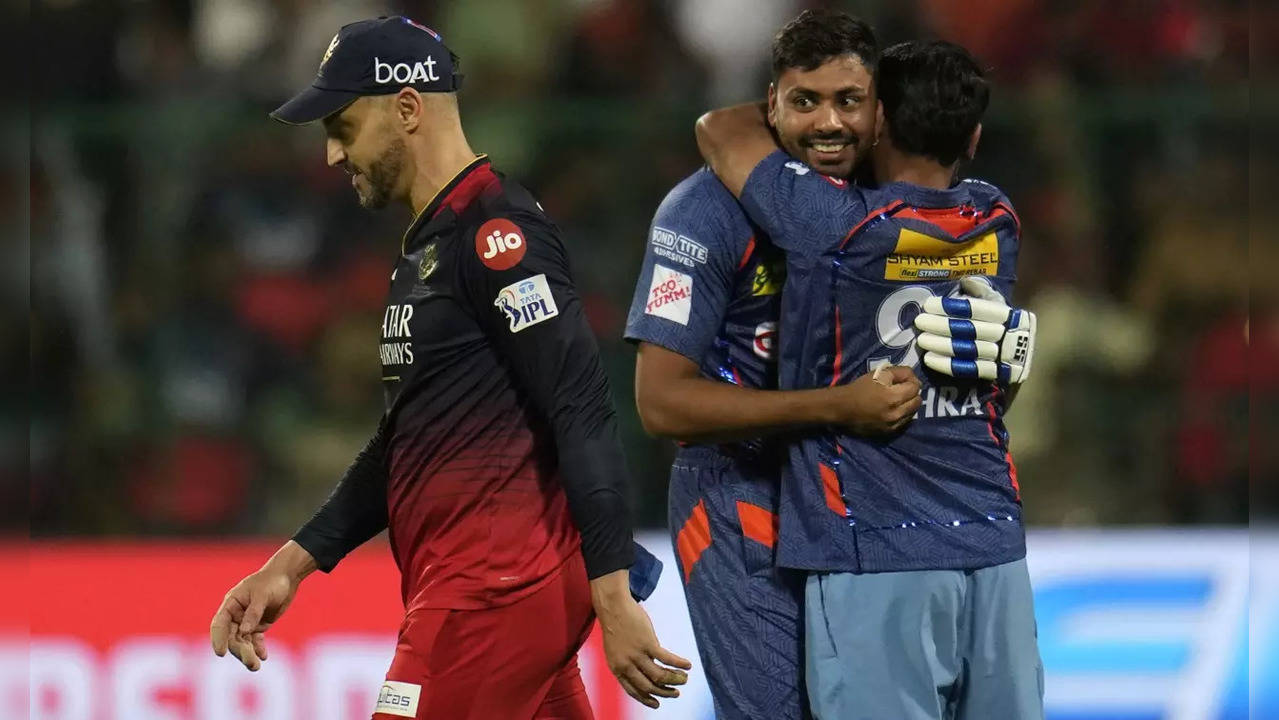 IPL 2023 : RCB के कप्तान डु प्लेसिस पर 12 लाख का जुर्माना- IPL 2023: RCB captain du Plessis fined 12 lakhs