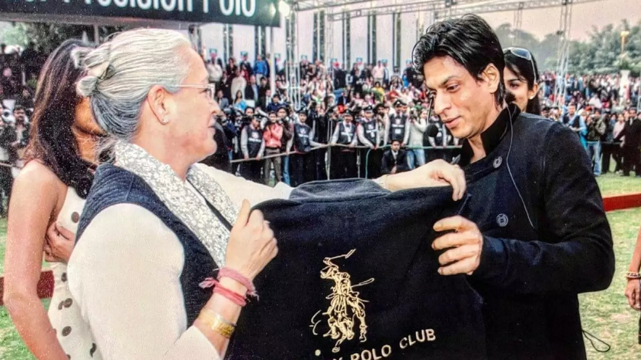 Shah Rukh Khan, Priyanka Chopra's Old Pic from Polo Tournament In Delhi Goes Viral.