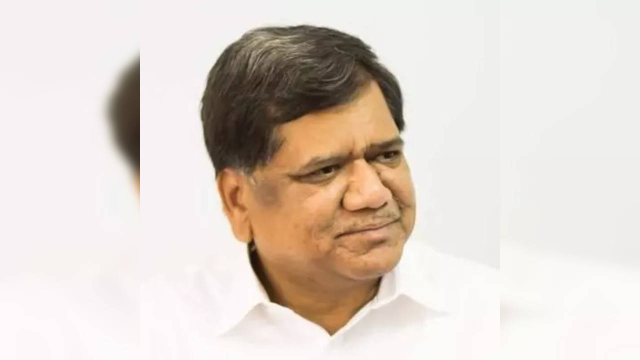 'Asked' not to contest, former K'taka CM Jagadish Shettar refuses to give into BJP leadership