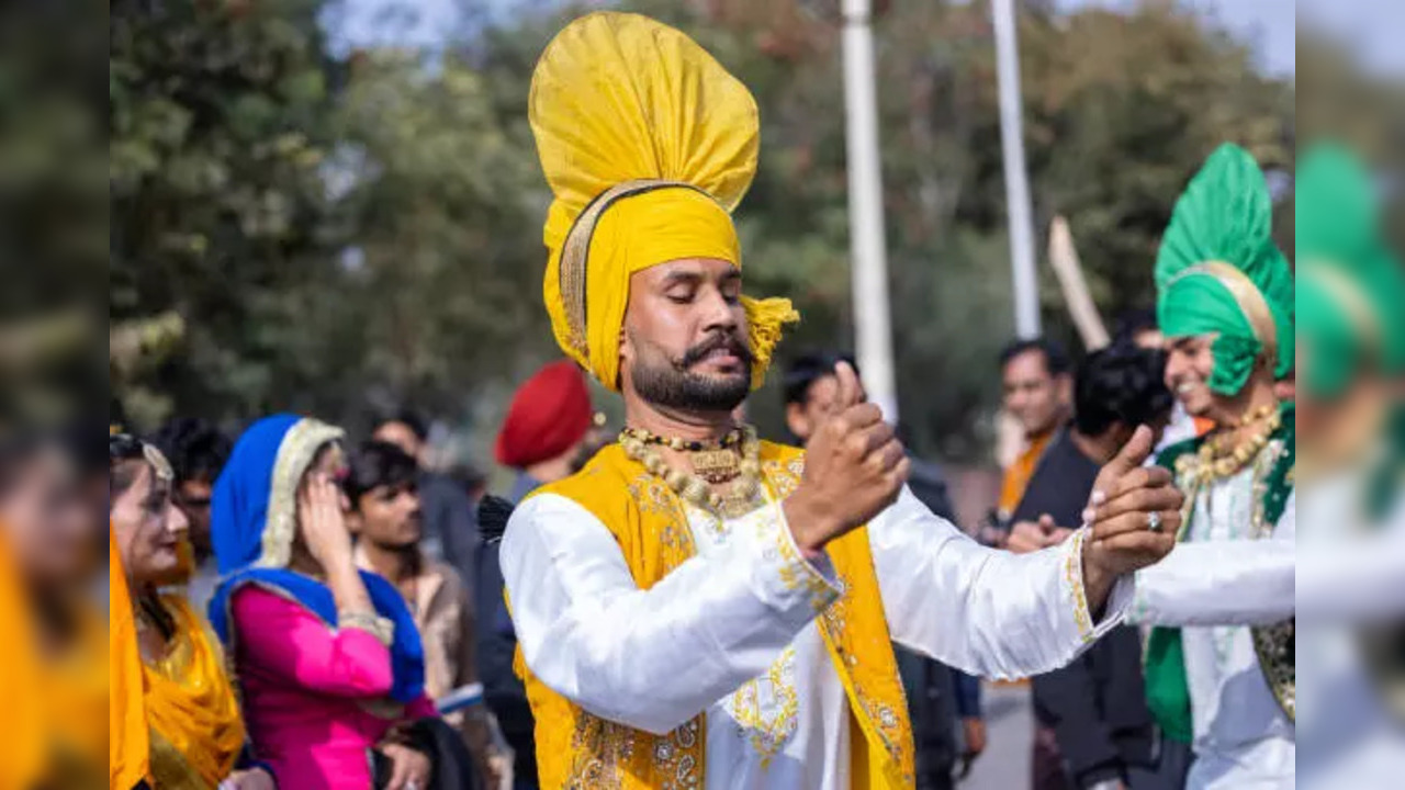 What are the benefits of worshipping the Sun God on Baisakhi