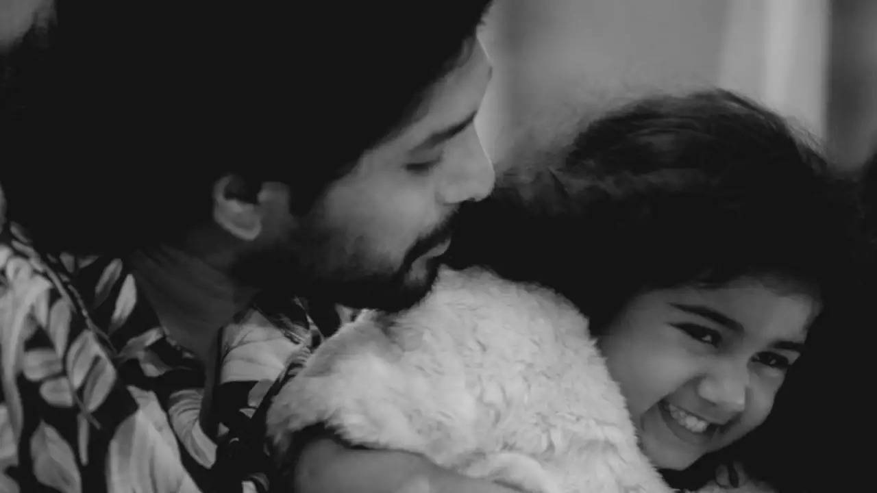 Proud Father Allu Arjun Turns Cheerleader For His Little Munchkin Allu Arha Ahead Of Shaakuntalam Releases