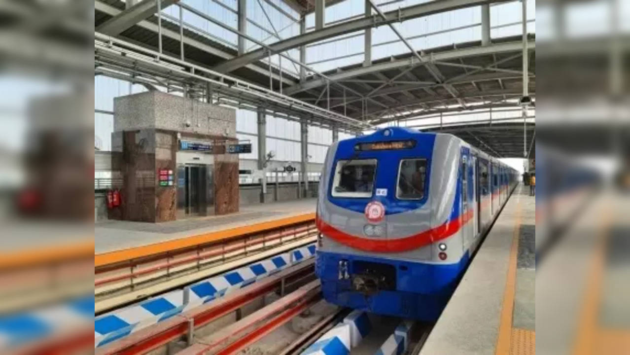 Kolkata: The first trial rake reaches the Dakshineswar metro station, in Kolkata on Dec 23, 2020. (Photo: Kuntal Chakrabarty/IANS)