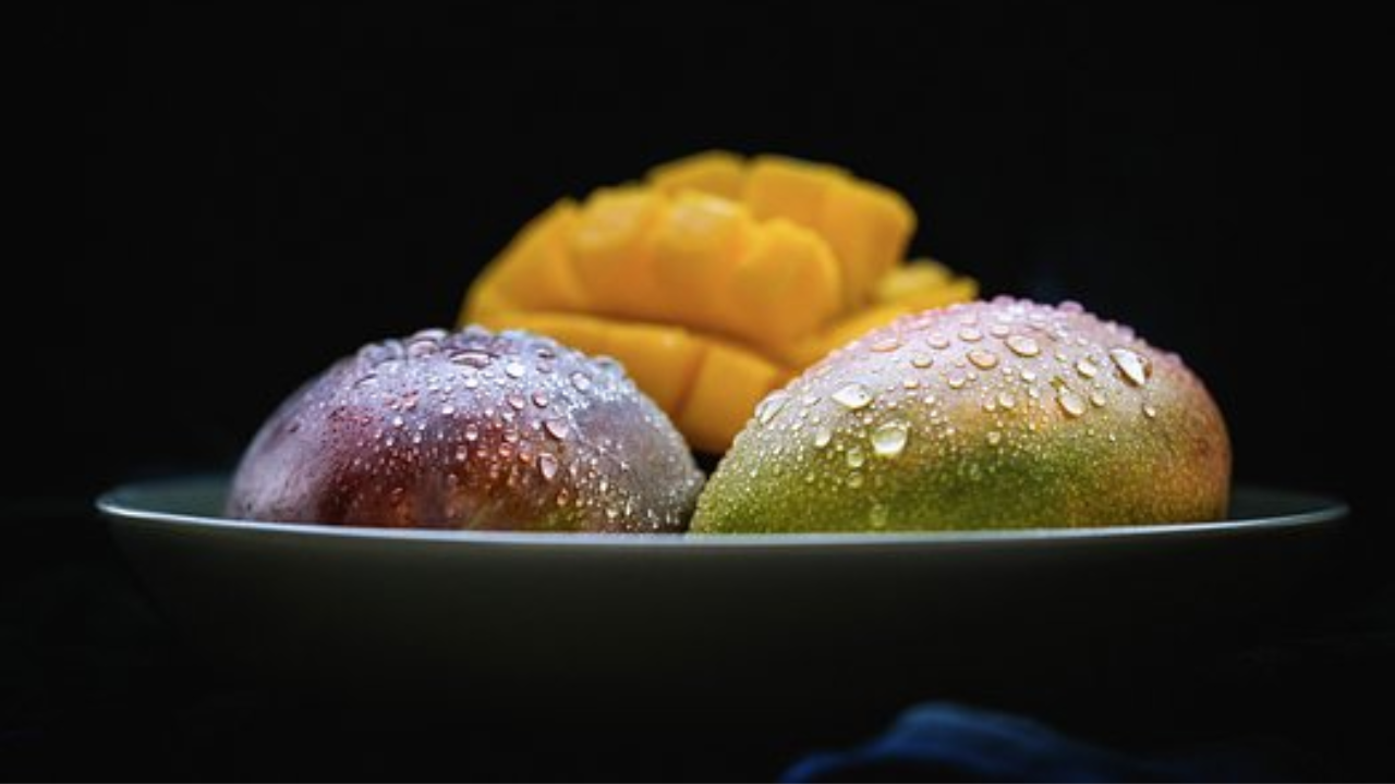 Ayurveda Says Soaking Mangoes 12 Hours Before Eating Help Prevent Acne And Other Skin Issues