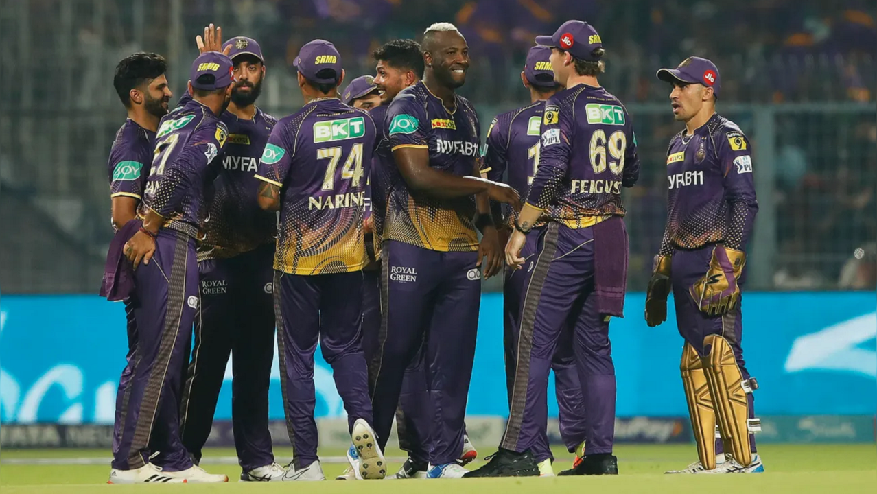 Dhoni, Dhoni' MS Dhoni Is In Splits As He Fails To Hear Simon Doull's Voice  Post KKR, CSK Clash - Watch - Culture