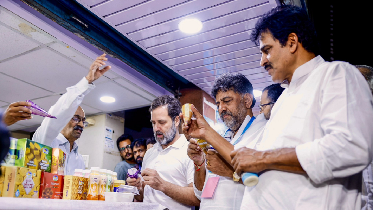 Rahul Gandhi Relishes Nandini Ice Cream