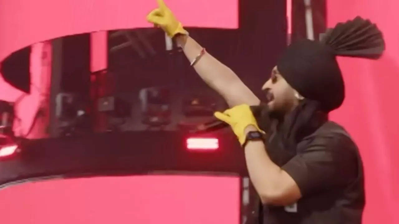 Kareena Kapoor Khan, Alia Bhatt, Sonam HAIL Diljit Dosanjh's historic  Coachella 2023 debut