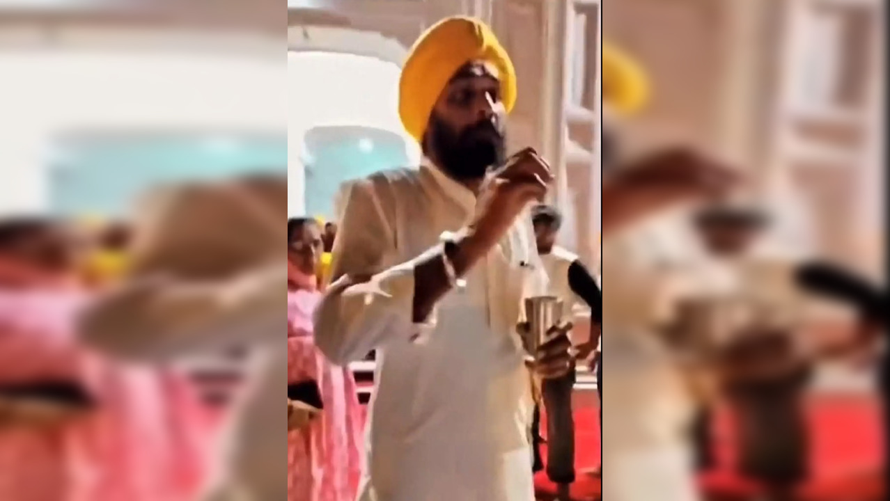 ​Woman not allowed to enter Golden Temple