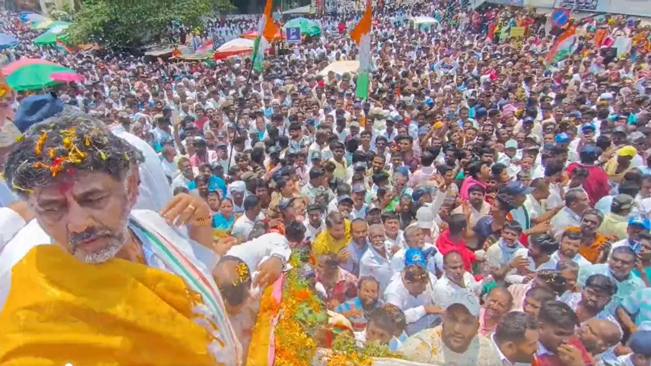 DK Shivakumar with party supporters.