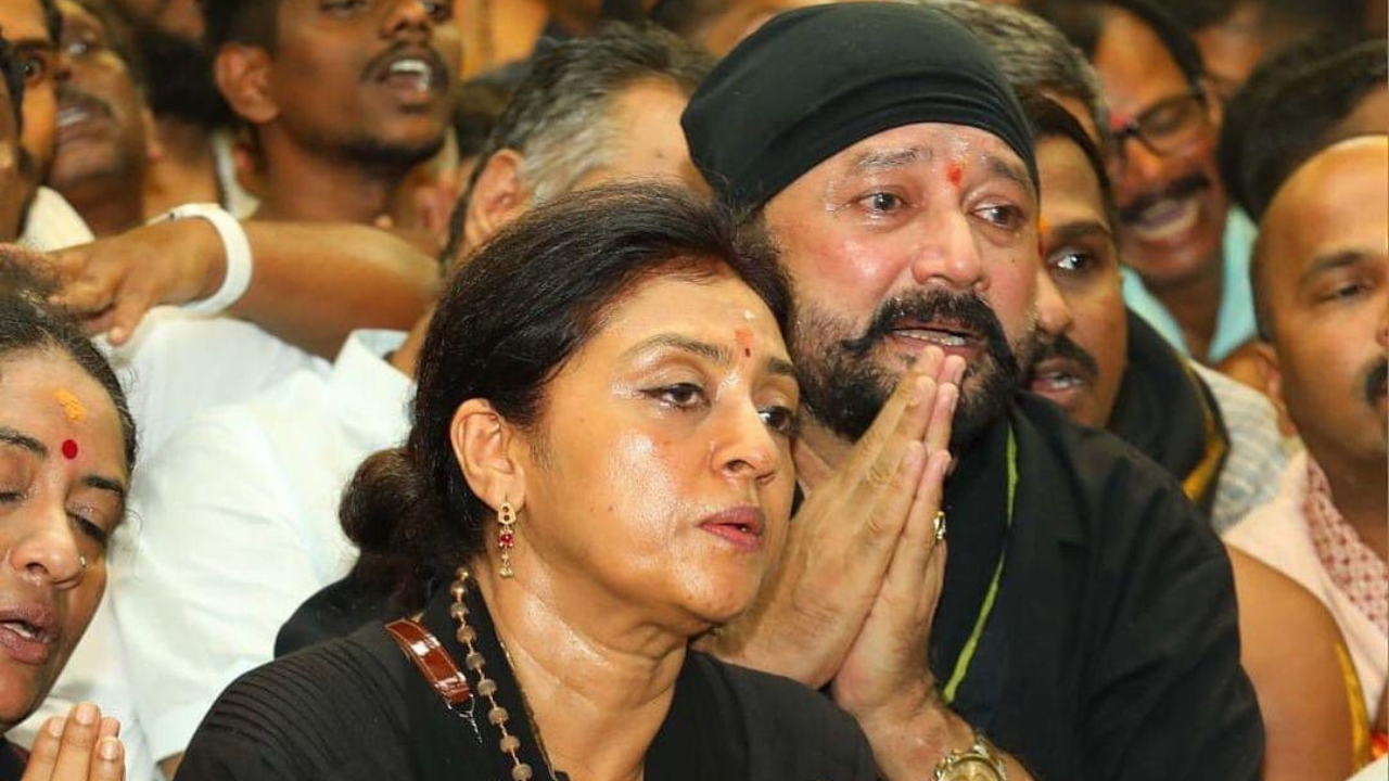 Jayaram Visits Sabarimala Temple With Wife Parvathy, Ahead of Ponniyin Selvan 2 Release