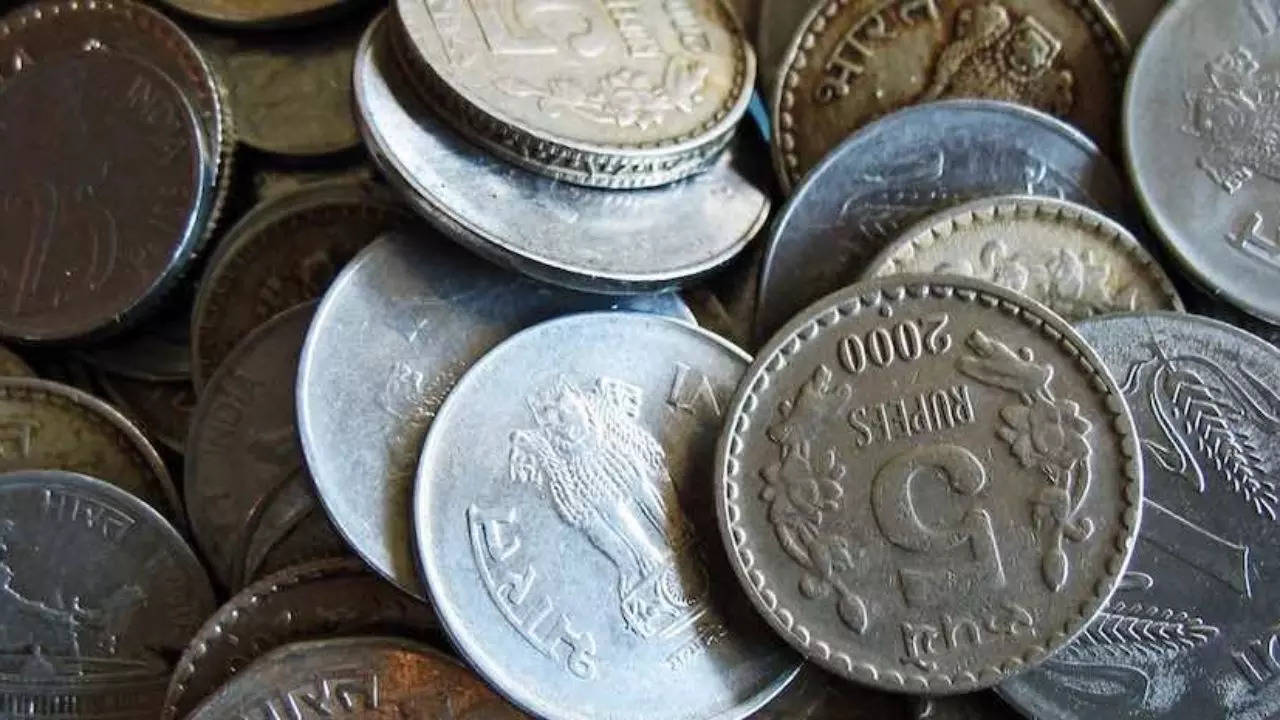 Karnataka Candidate Deposits Poll Fee In 10,000 Coins (Representative image)