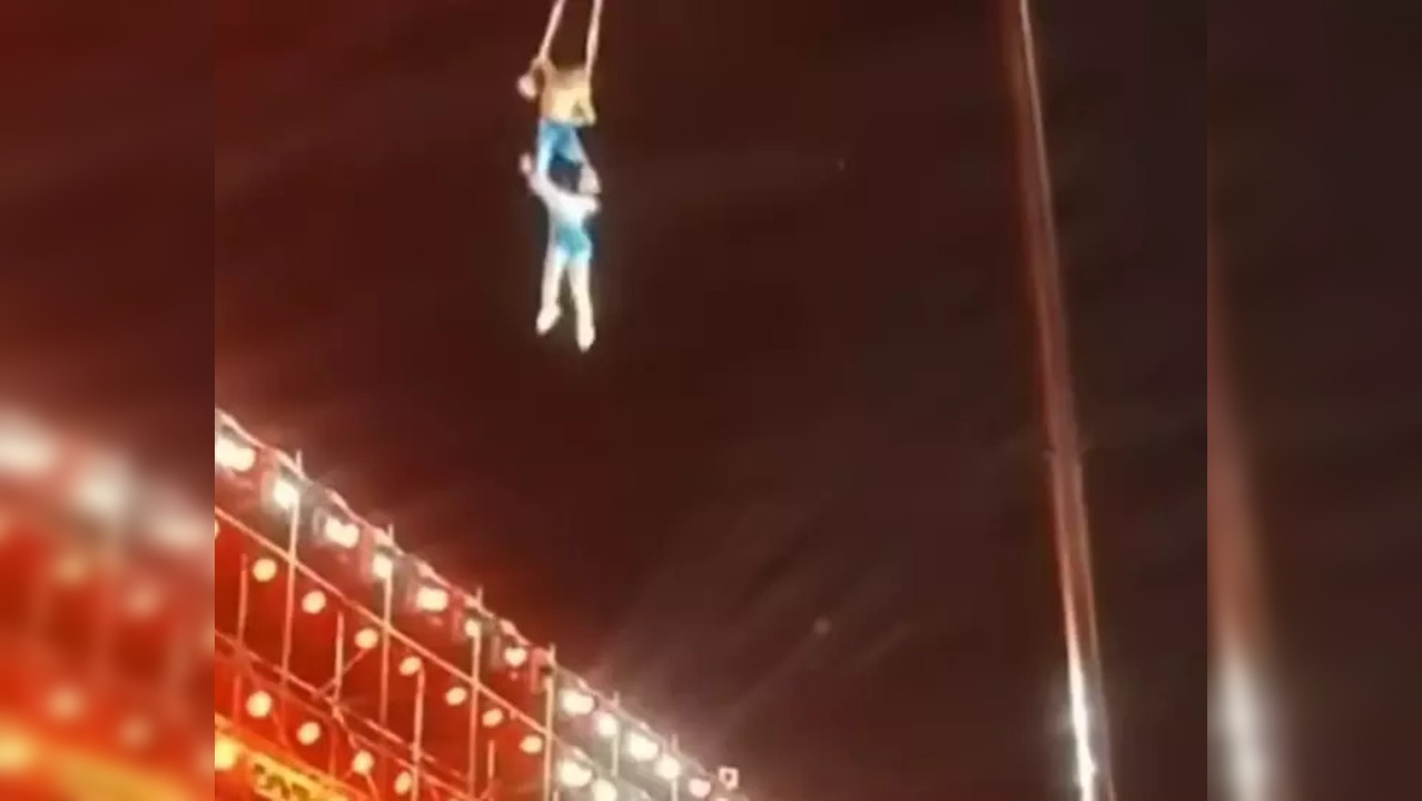 Trapeze artist falls to her death