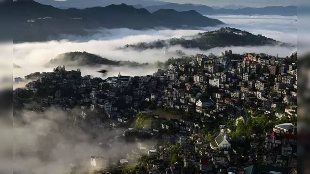 mizoraminsta on X: "November evening scene in Aizawl, Mizoram. Pic credit  📷 @zuala_pc_foto #aizawl #landscape #mizoram #mizoraminsta #northeastIndia  #travel #cityscape #city #zawlkhawpui #khawpui #evening #tlaikhua #sunset  #nitla #beautiful #eventide ...